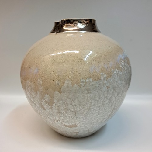 Click to view detail for JP-022 Vase, White Crystalline with White 18KG $450